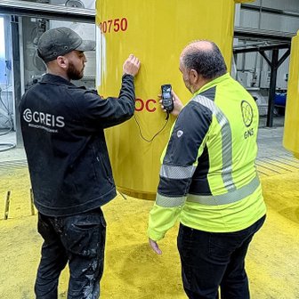 Durchführung eines Porentests auf einem beschichteten Hochdruckbauteil durch Greis